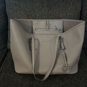 MICHAEL KORS LARGE JET SET TOTE BAG LILAC